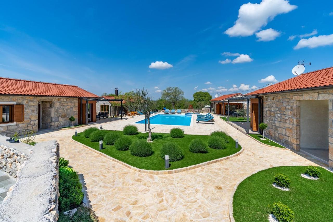 New! Promina Luxury Villa With 72Sqm Heated Pool, Jacuzzi, Infrared Sauna, Tennis Court, Media Room Bogatić Esterno foto