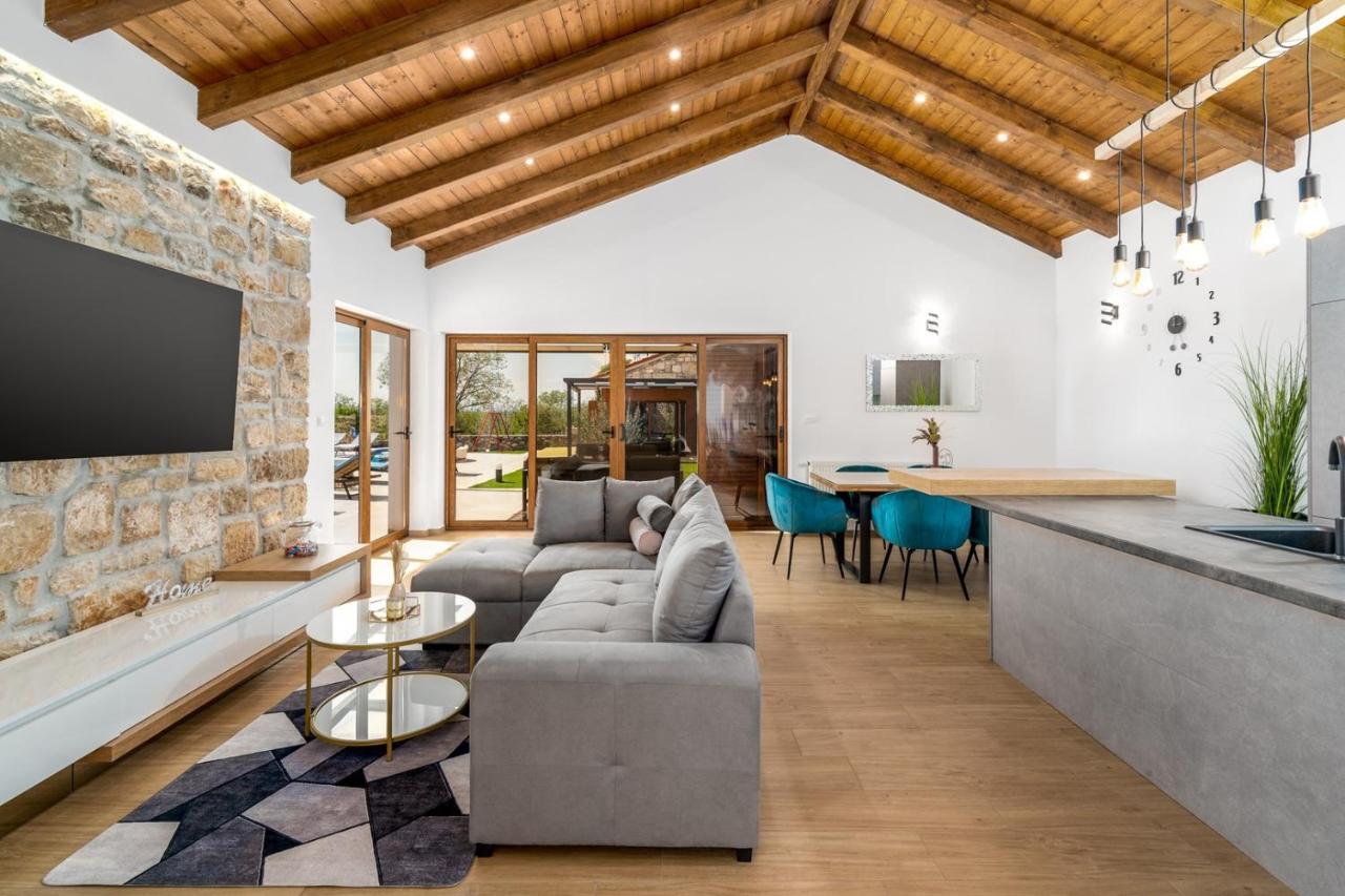 New! Promina Luxury Villa With 72Sqm Heated Pool, Jacuzzi, Infrared Sauna, Tennis Court, Media Room Bogatić Esterno foto