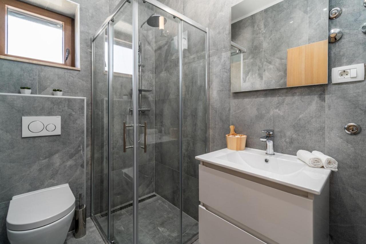 New! Promina Luxury Villa With 72Sqm Heated Pool, Jacuzzi, Infrared Sauna, Tennis Court, Media Room Bogatić Esterno foto