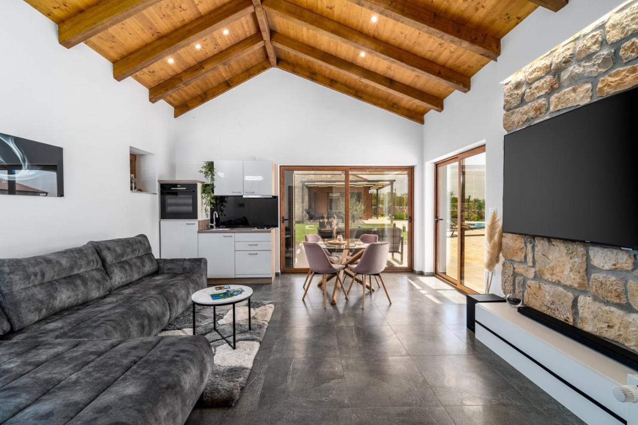 New! Promina Luxury Villa With 72Sqm Heated Pool, Jacuzzi, Infrared Sauna, Tennis Court, Media Room Bogatić Esterno foto