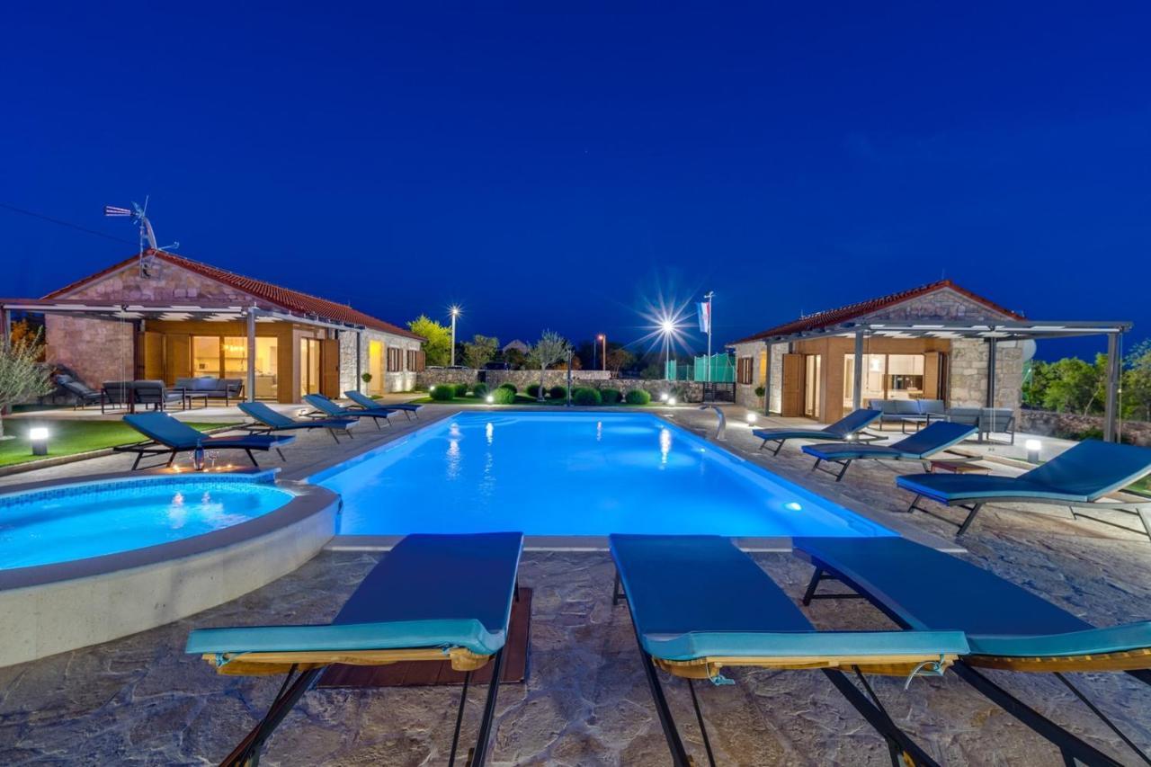 New! Promina Luxury Villa With 72Sqm Heated Pool, Jacuzzi, Infrared Sauna, Tennis Court, Media Room Bogatić Esterno foto