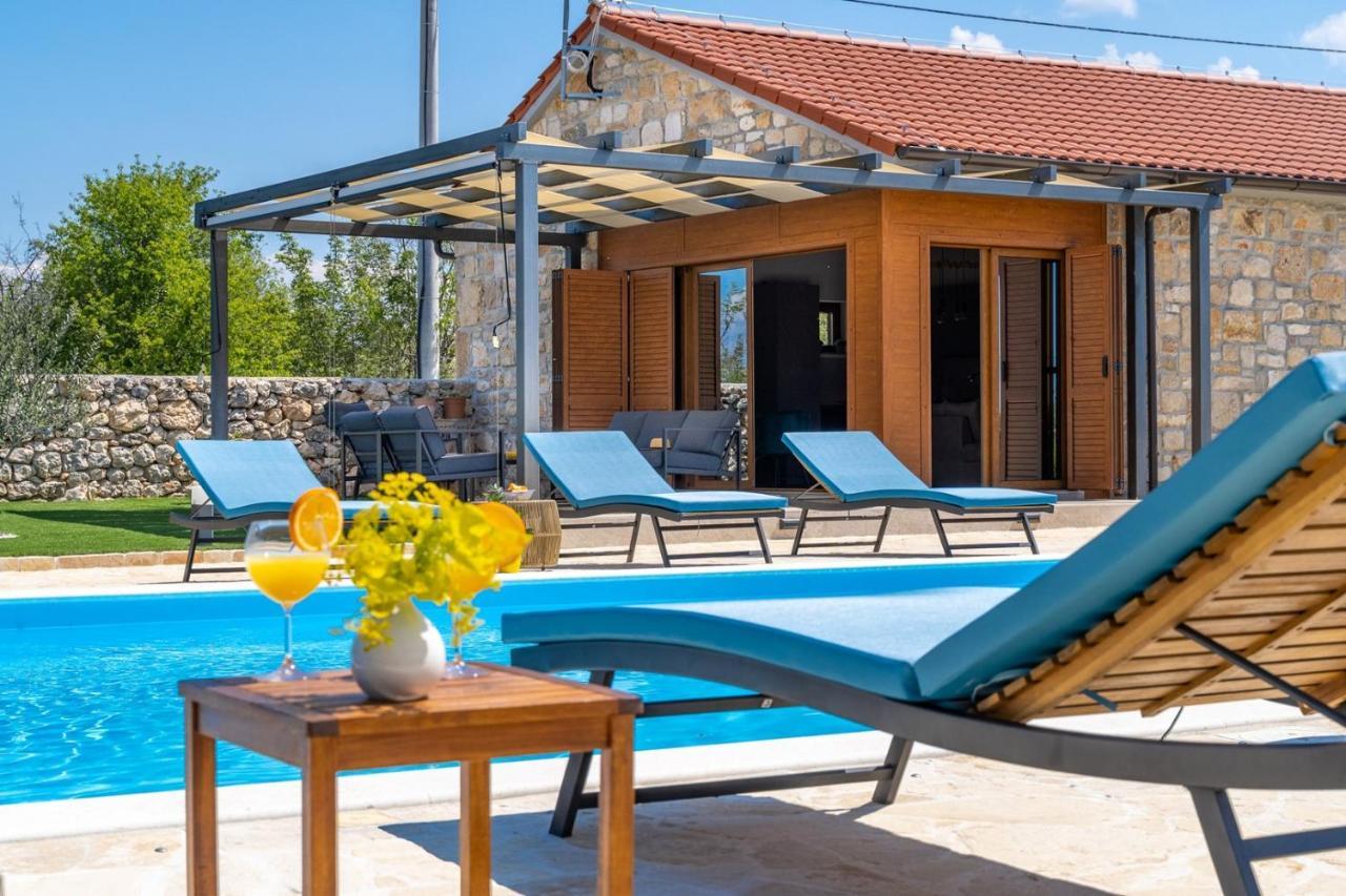 New! Promina Luxury Villa With 72Sqm Heated Pool, Jacuzzi, Infrared Sauna, Tennis Court, Media Room Bogatić Esterno foto