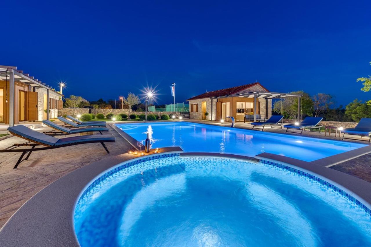 New! Promina Luxury Villa With 72Sqm Heated Pool, Jacuzzi, Infrared Sauna, Tennis Court, Media Room Bogatić Esterno foto