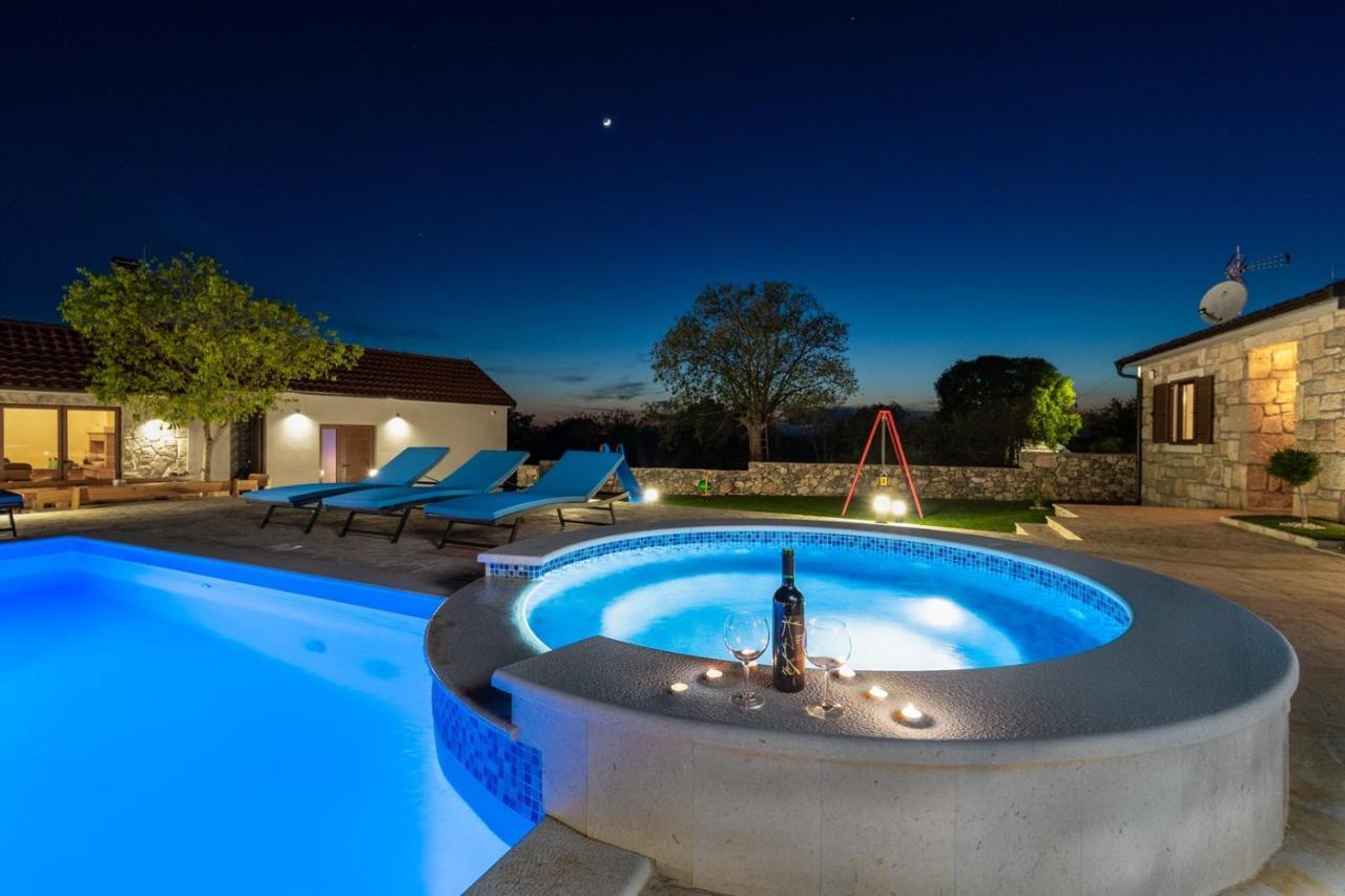New! Promina Luxury Villa With 72Sqm Heated Pool, Jacuzzi, Infrared Sauna, Tennis Court, Media Room Bogatić Esterno foto