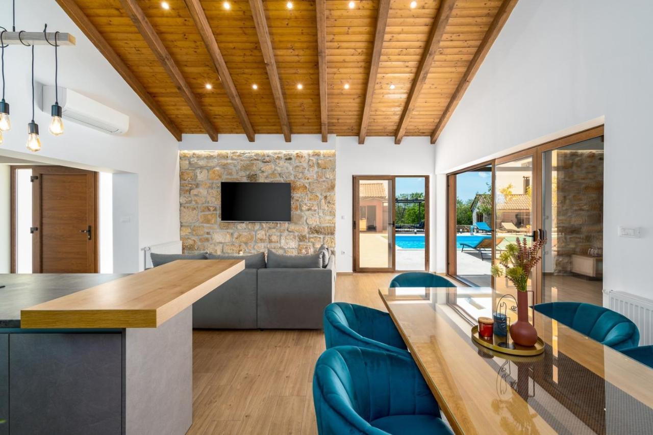 New! Promina Luxury Villa With 72Sqm Heated Pool, Jacuzzi, Infrared Sauna, Tennis Court, Media Room Bogatić Esterno foto
