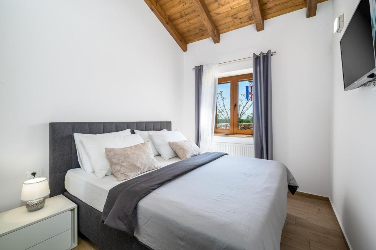 New! Promina Luxury Villa With 72Sqm Heated Pool, Jacuzzi, Infrared Sauna, Tennis Court, Media Room Bogatić Esterno foto